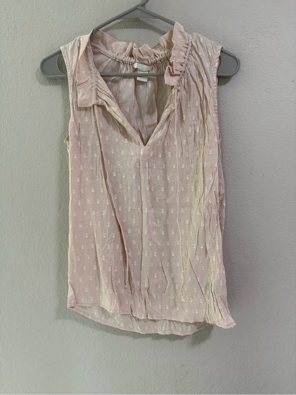 H&M Blush Pink Swiss Dot Sleeveless Blouse Ruffle Neck Size 6